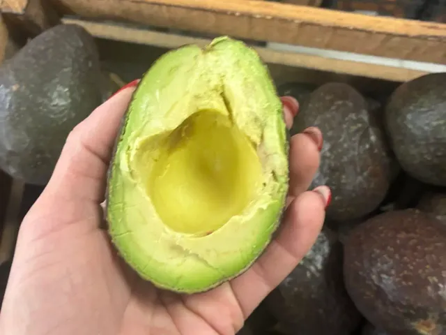 Авокадо Hass в Nat-Eco-Fruit — директен внос от Испания